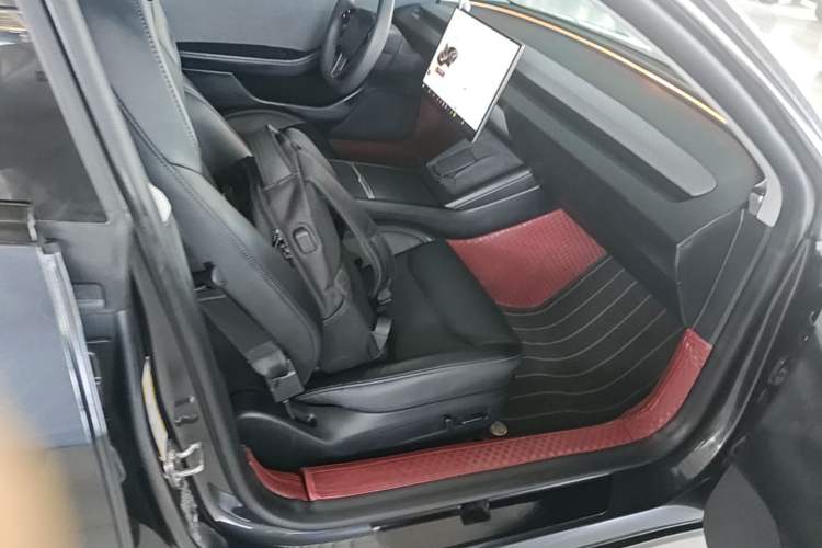 Used Tesla Model 3 2023 Rear-Wheel-Drive Version Right Front Seat