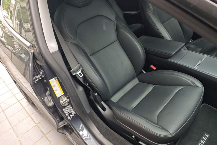 Used Tesla Model 3 2023 Rear-Wheel-Drive Version Right Front Seat