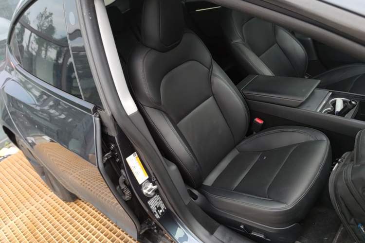 Used Tesla Model 3 2023 Rear-Wheel-Drive Version Right Front Seat