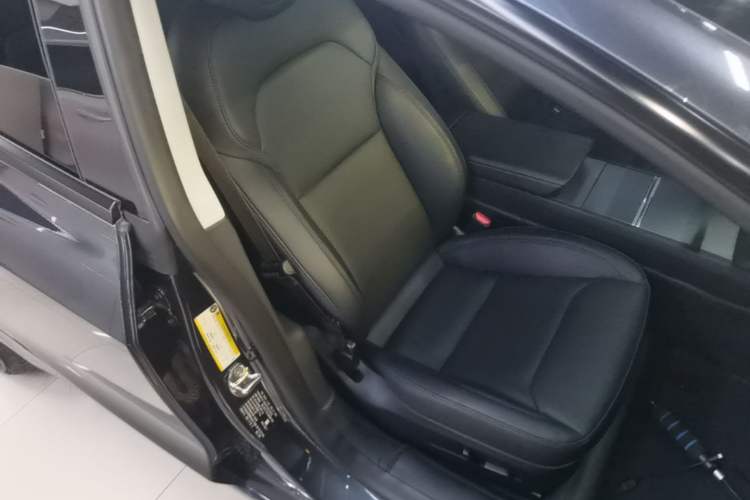 Used Tesla Model 3 2023 Rear-Wheel-Drive Version Right Front Seat