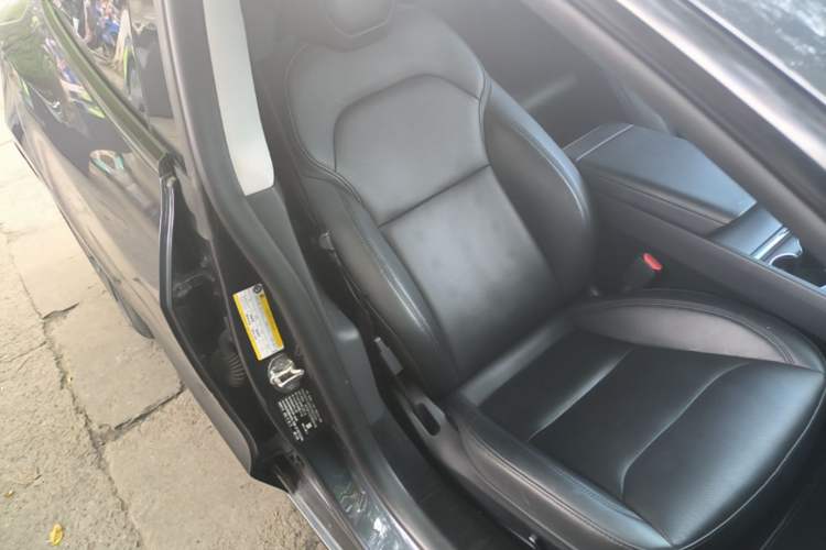 Used Tesla Model 3 2023 Rear-Wheel-Drive Version Right Front Seat
