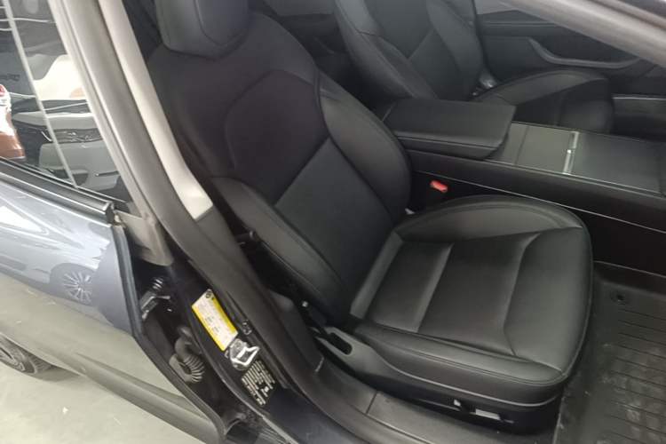 Used Tesla Model 3 2023 Rear-Wheel-Drive Version Right Front Seat