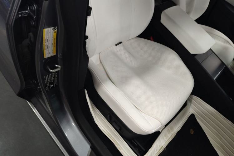 Used Tesla Model 3 2023 Long-Range All-Wheel-Drive Version Right Front Seat