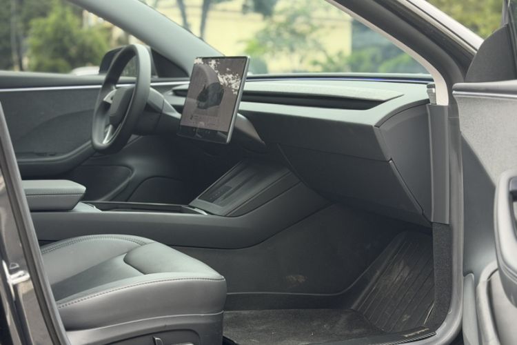 Used Tesla Model 3 2023 Rear-Wheel-Drive Version Right Front Seat