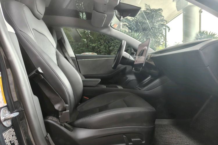 Used Tesla Model 3 2023 Rear-Wheel-Drive Version Right Front Seat