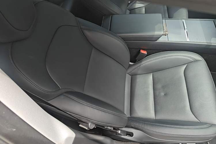 Used Tesla Model 3 2023 Rear-Wheel-Drive Version Right Front Seat
