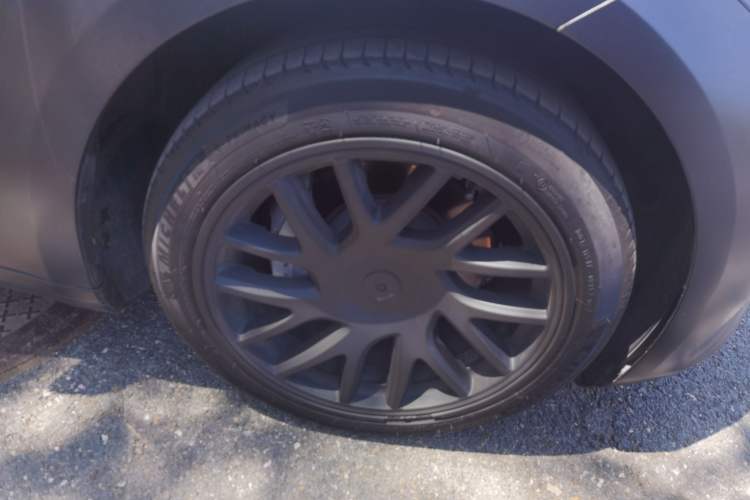 Used Tesla Model 3 2023 Rear-Wheel-Drive Version Right Front Wheel Hub