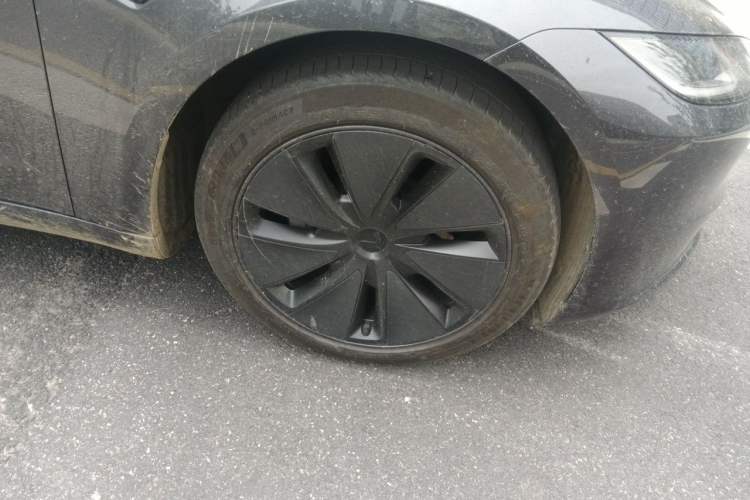 Used Tesla Model 3 2023 Rear-Wheel-Drive Version Right Front Wheel Hub