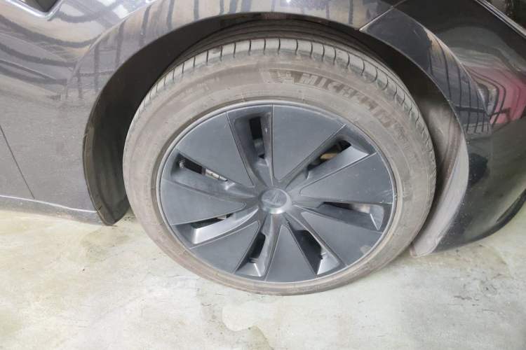 Used Tesla Model 3 2023 Long-Range All-Wheel-Drive Version Right Front Wheel Hub