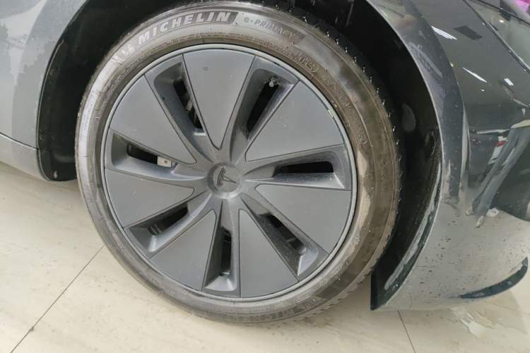 Used Tesla Model 3 2023 Rear-Wheel-Drive Version Right Front Wheel Hub
