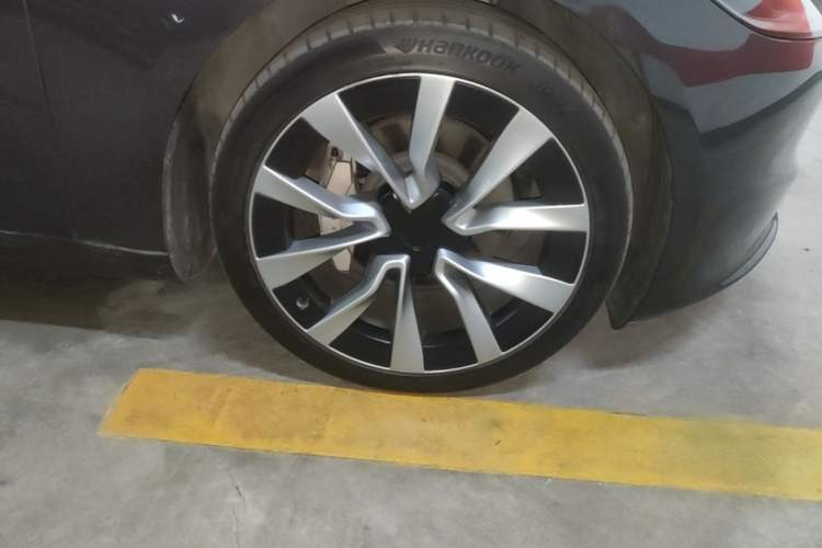 Used Tesla Model 3 2023 Long-Range All-Wheel-Drive Version Right Front Wheel Hub