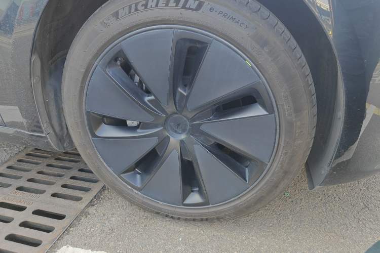 Used Tesla Model 3 2023 Rear-Wheel-Drive Version Right Front Wheel Hub