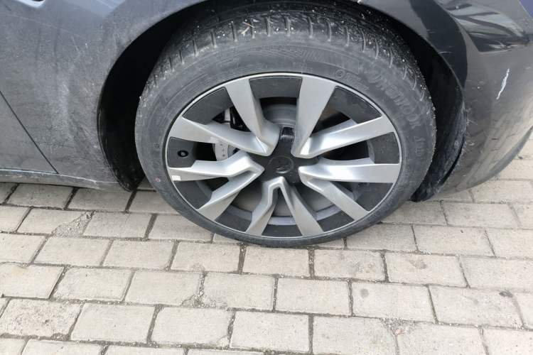 Used Tesla Model 3 2023 Rear-Wheel-Drive Version Right Front Wheel Hub