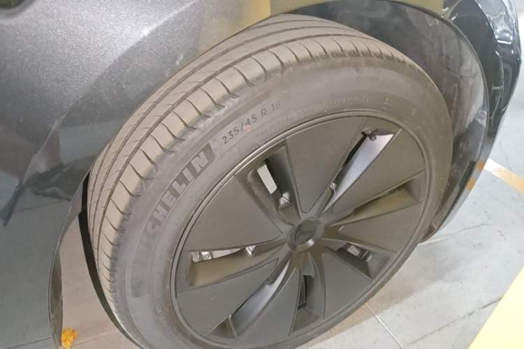 Used Tesla Model 3 2023 Rear-Wheel-Drive Version Right Front Wheel Hub