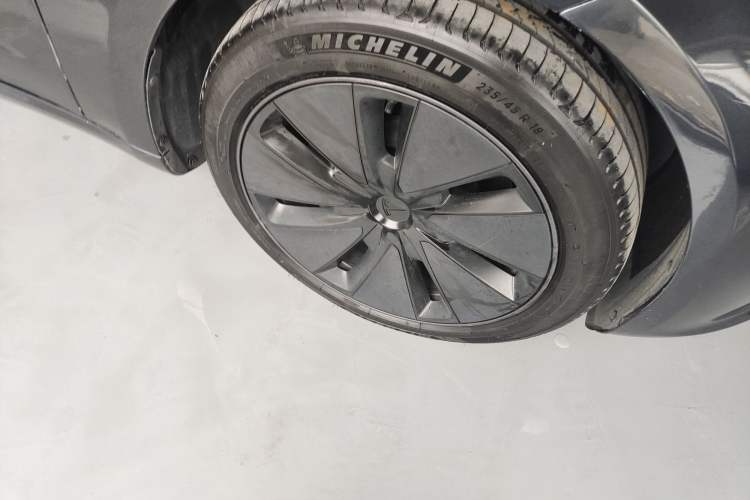 Used Tesla Model 3 2023 Rear-Wheel-Drive Version Right Front Wheel Hub