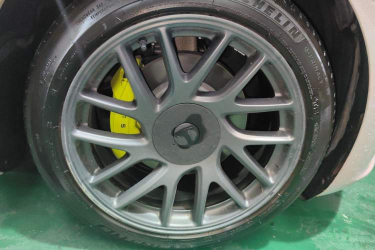 Used Tesla Model 3 2023 Rear-Wheel-Drive Version Right Front Wheel Hub