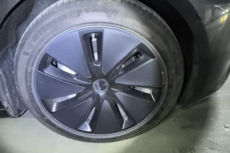 Used Tesla Model 3 2023 Rear-Wheel-Drive Version Right Front Wheel Hub