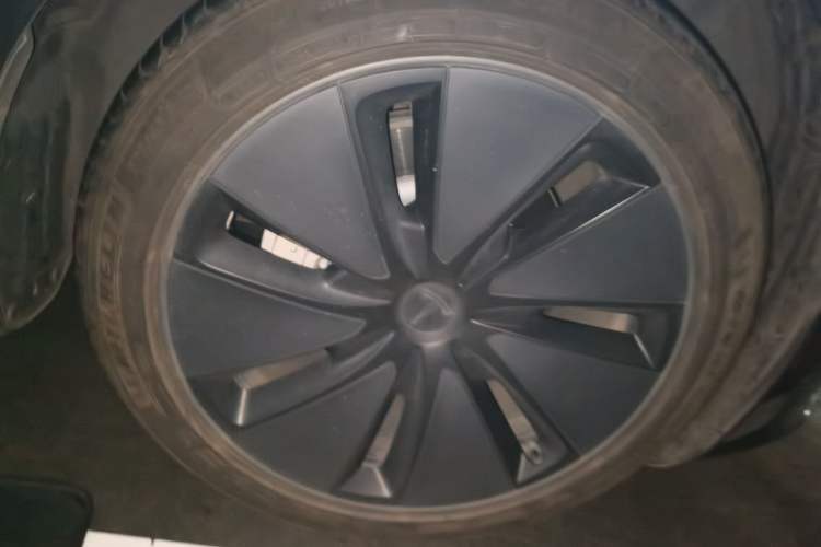 Used Tesla Model 3 2023 Rear-Wheel-Drive Version Right Front Wheel Hub