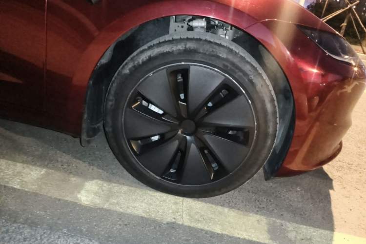 Used Tesla Model 3 2023 Long-Range All-Wheel-Drive Version Right Front Wheel Hub