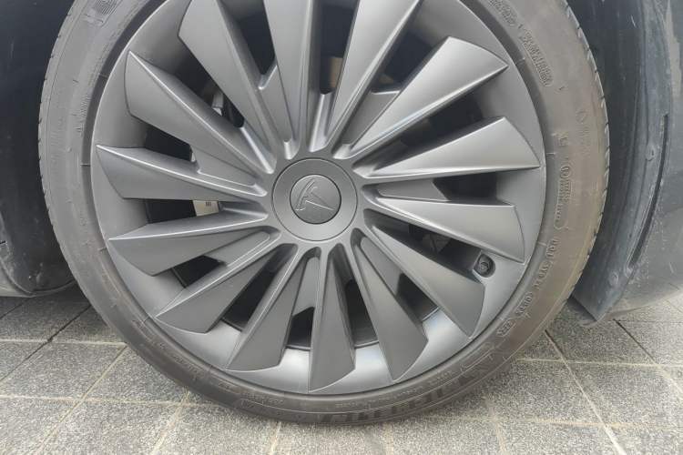 Used Tesla Model 3 2023 Long-Range All-Wheel-Drive Version Right Front Wheel Hub