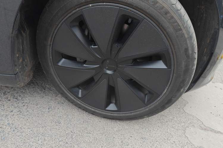 Used Tesla Model 3 2023 Rear-Wheel-Drive Version Right Front Wheel Hub