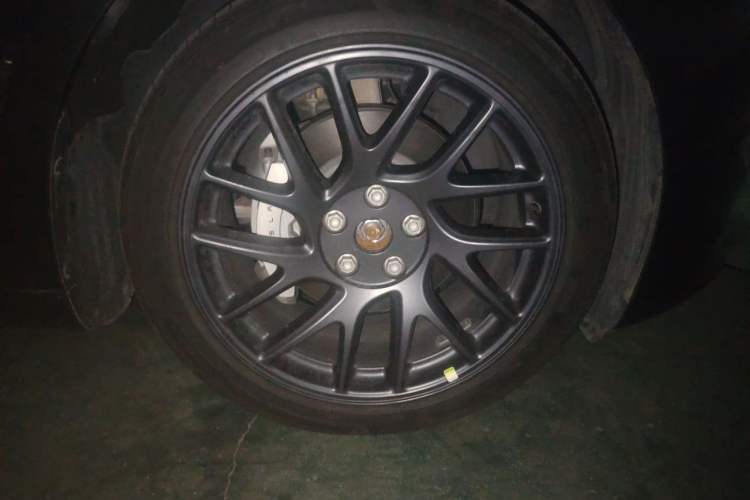 Used Tesla Model 3 2023 Long-Range All-Wheel-Drive Version Right Front Wheel Hub