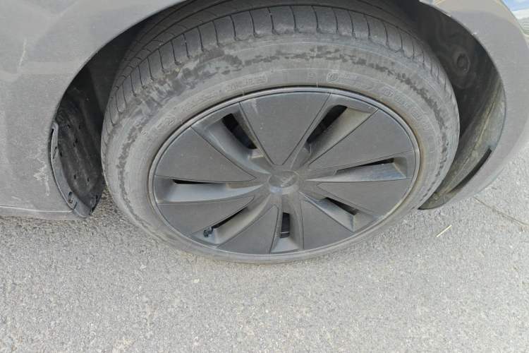 Used Tesla Model 3 2023 Long-Range All-Wheel-Drive Version Right Front Wheel Hub