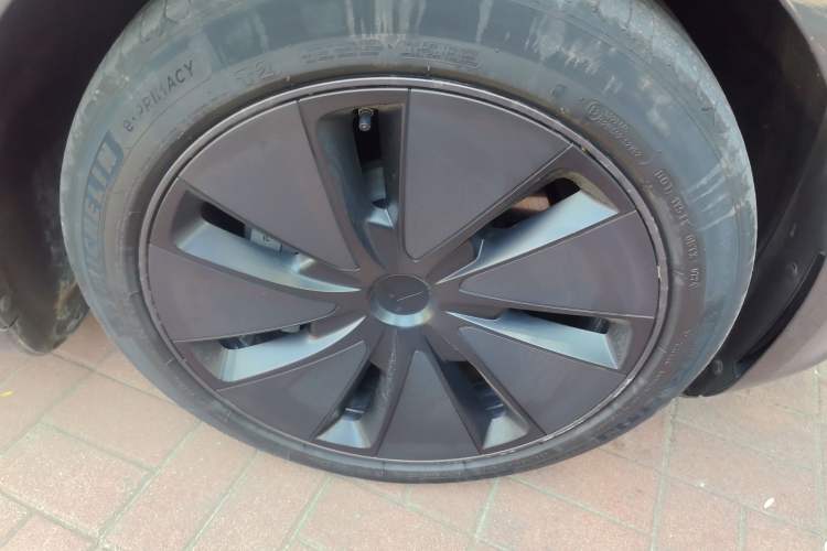 Used Tesla Model 3 2023 Rear-Wheel-Drive Version Right Front Wheel Hub