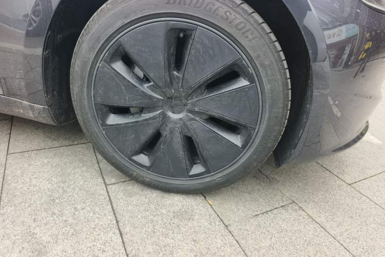Used Tesla Model 3 2023 Long-Range All-Wheel-Drive Version Right Front Wheel Hub