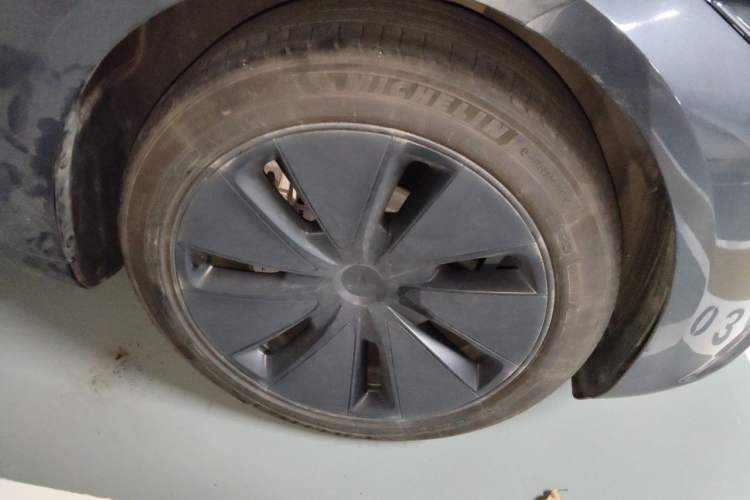 Used Tesla Model 3 2023 Rear-Wheel-Drive Version Right Front Wheel Hub