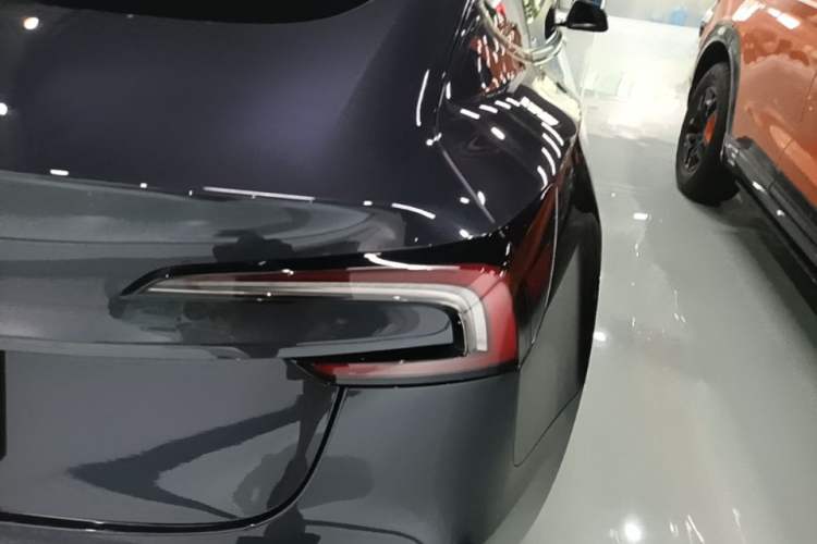 Used Tesla Model 3 2023 Long-Range All-Wheel-Drive Version Right Rear Taillight