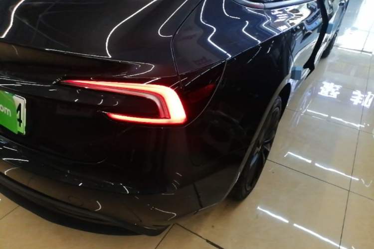 Used Tesla Model 3 2023 Long-Range All-Wheel-Drive Version Right Rear Taillight