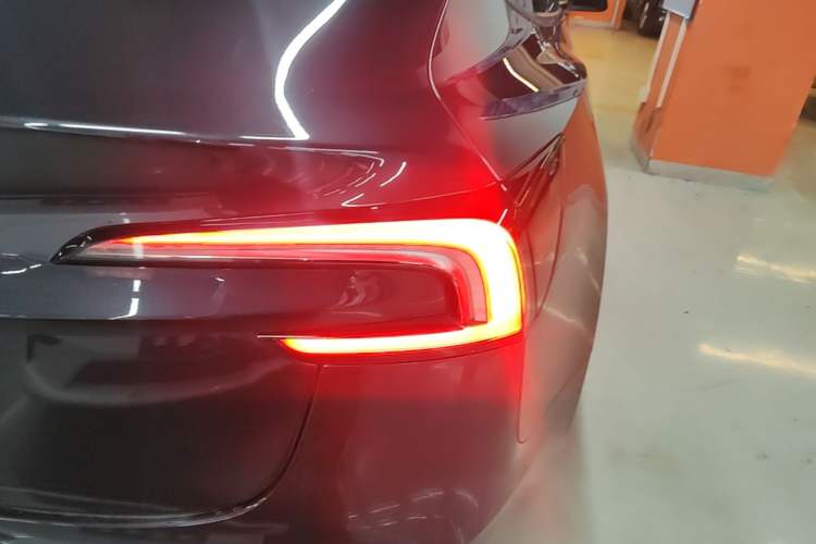Used Tesla Model 3 2023 Long-Range All-Wheel-Drive Version Right Rear Taillight
