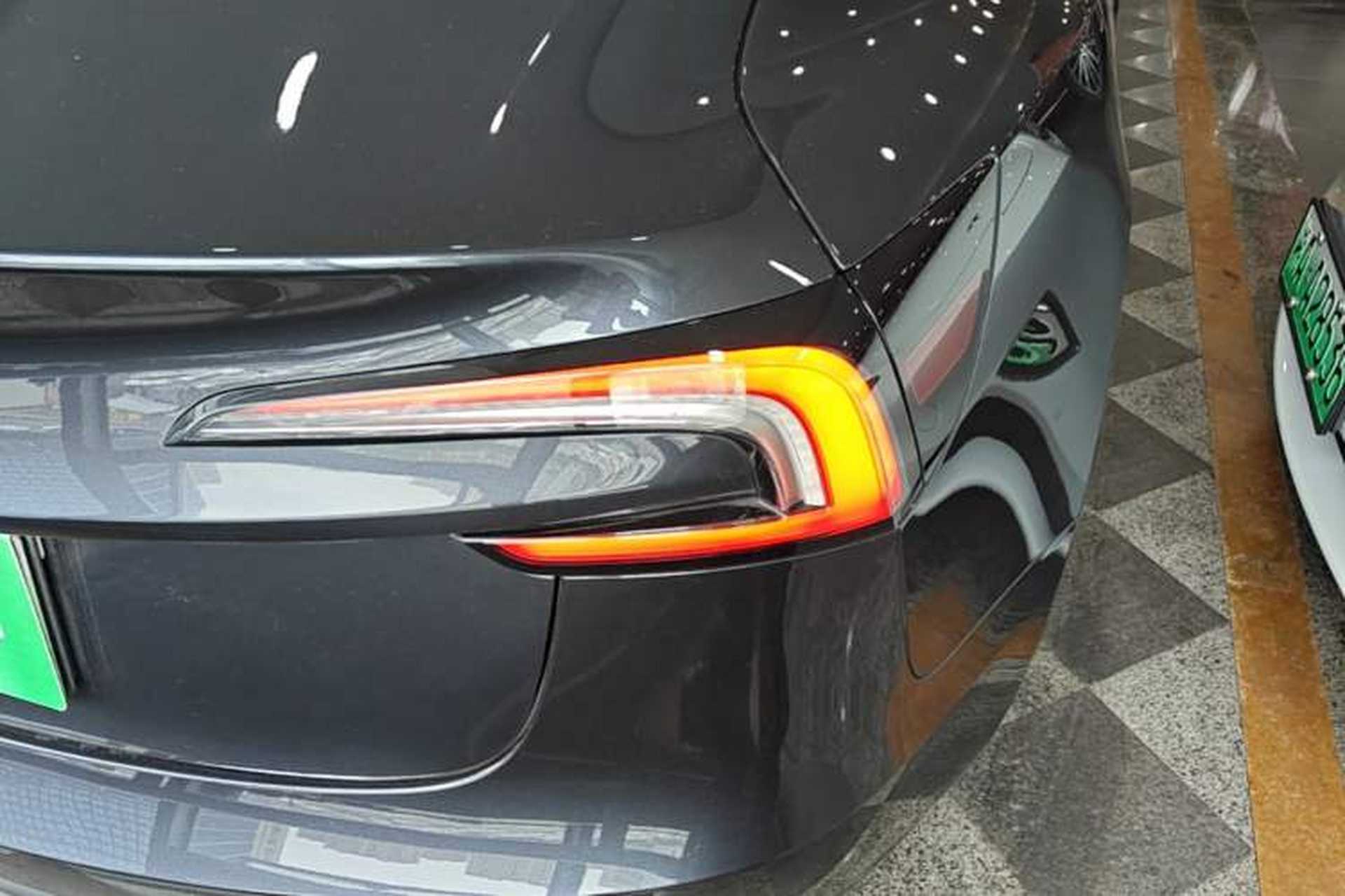 Used Tesla Model 3 2023 Long-Range All-Wheel-Drive Version Right Rear Taillight