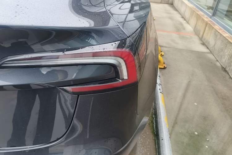 Used Tesla Model 3 2023 Rear-Wheel-Drive Version Right Rear Taillight
