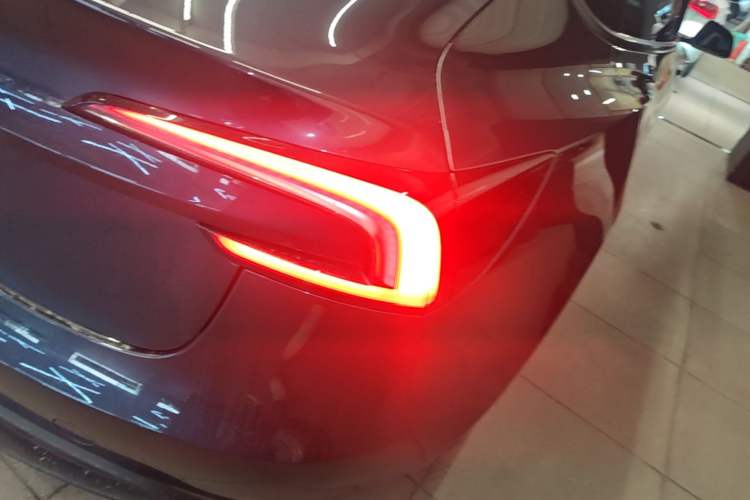 Used Tesla Model 3 2023 Long-Range All-Wheel-Drive Version Right Rear Taillight