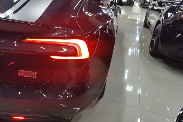 Used Tesla Model 3 2023 Rear-Wheel-Drive Version Right Rear Taillight