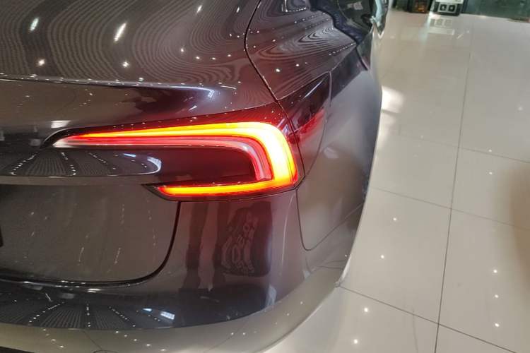 Used Tesla Model 3 2023 Rear-Wheel-Drive Version Right Rear Taillight