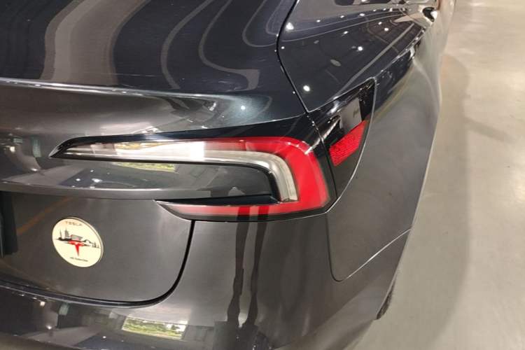 Used Tesla Model 3 2023 Long-Range All-Wheel-Drive Version Right Rear Taillight