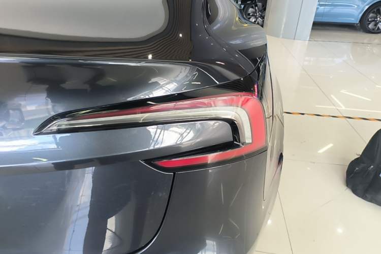 Used Tesla Model 3 2023 Long-Range All-Wheel-Drive Version Right Rear Taillight