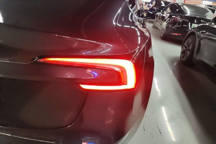 Used Tesla Model 3 2023 Long-Range All-Wheel-Drive Version Right Rear Taillight
