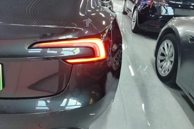 Used Tesla Model 3 2023 Long-Range All-Wheel-Drive Version Right Rear Taillight