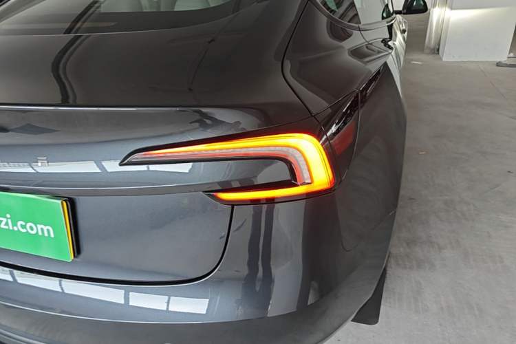 Used Tesla Model 3 2023 Long-Range All-Wheel-Drive Version Right Rear Taillight