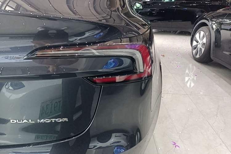 Used Tesla Model 3 2023 Long-Range All-Wheel-Drive Version Right Rear Taillight