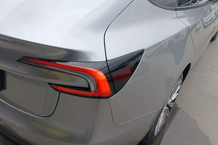 Used Tesla Model 3 2023 Rear-Wheel-Drive Version Right Rear Taillight