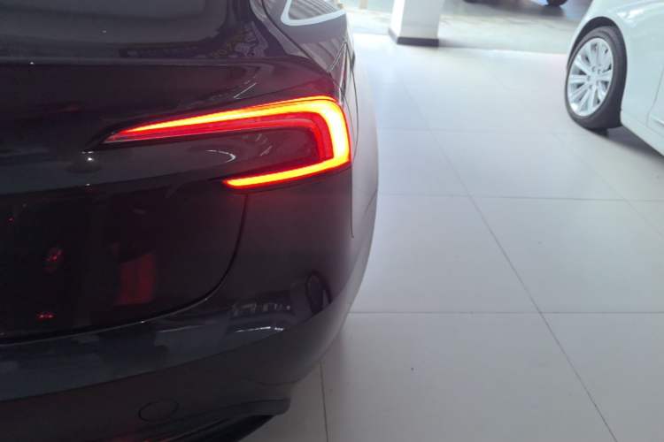 Used Tesla Model 3 2023 Rear-Wheel-Drive Version Right Rear Taillight