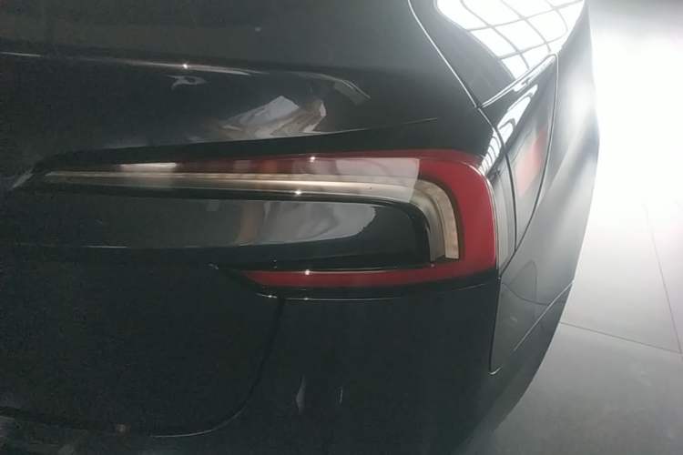 Used Tesla Model 3 2023 Long-Range All-Wheel-Drive Version Right Rear Taillight