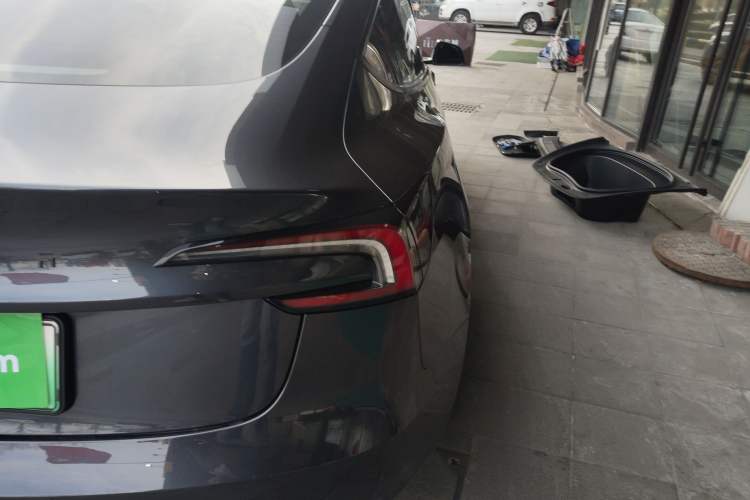 Used Tesla Model 3 2023 Long-Range All-Wheel-Drive Version Right Rear Taillight