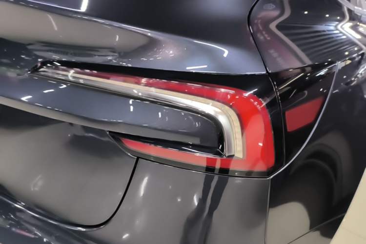 Used Tesla Model 3 2023 Rear-Wheel-Drive Version Right Rear Taillight