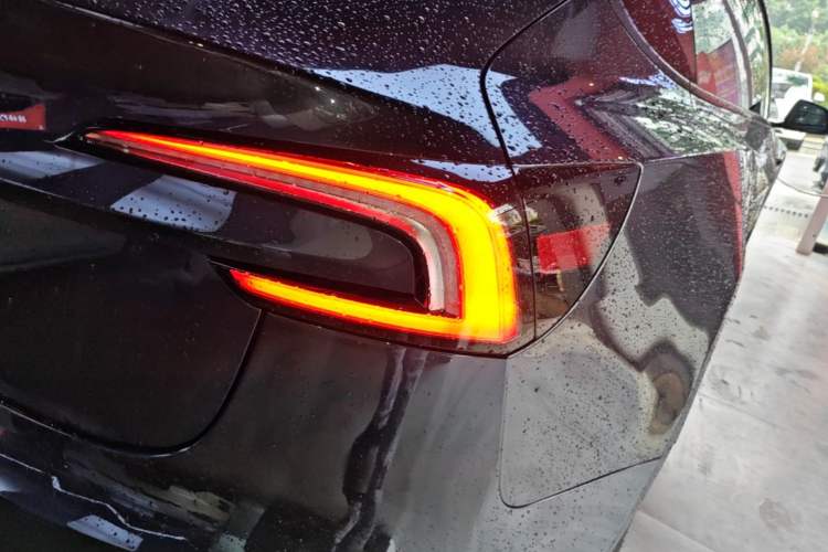 Used Tesla Model 3 2023 Rear-Wheel-Drive Version Right Rear Taillight